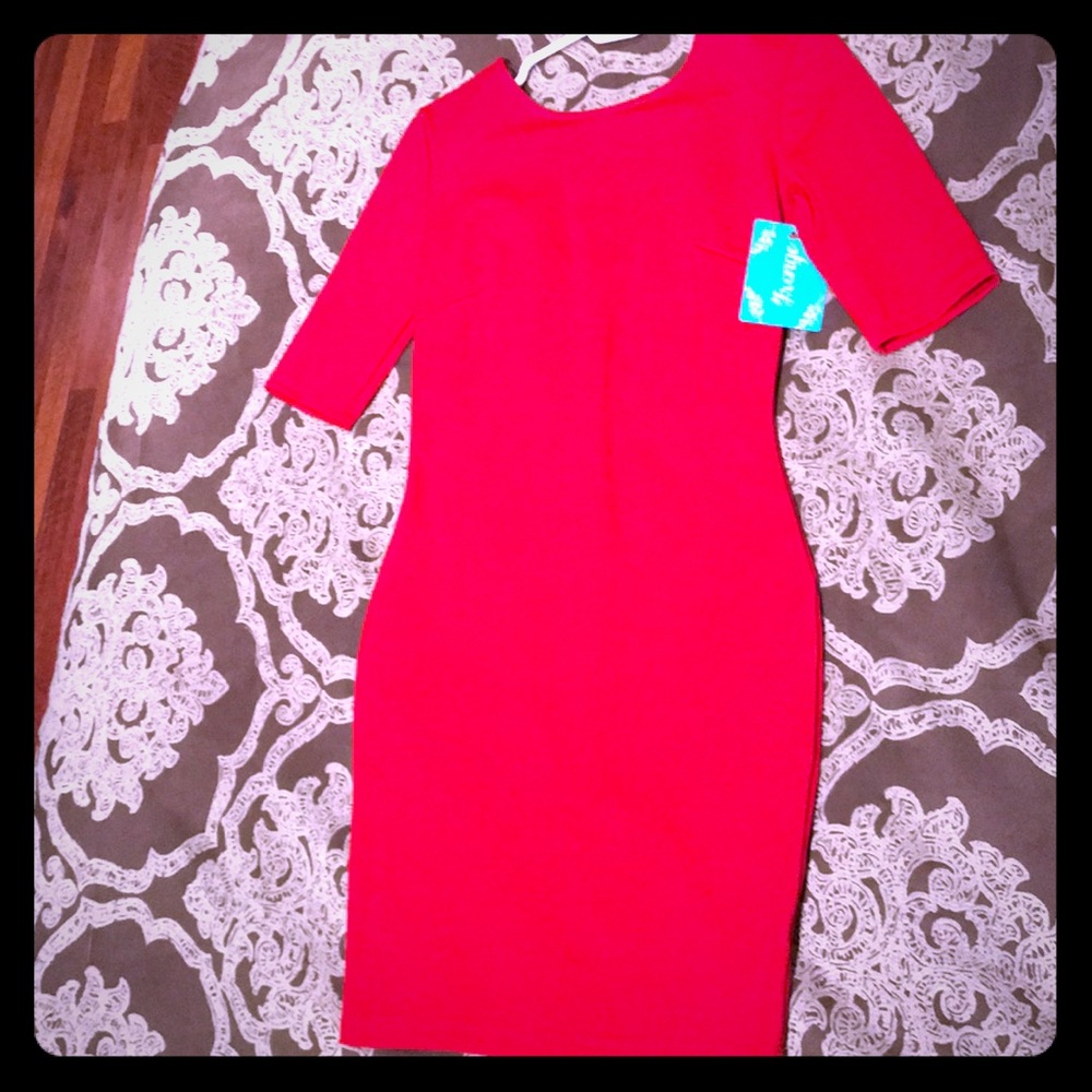 Smoking hot red bodycon midi dress😍😍👀👀